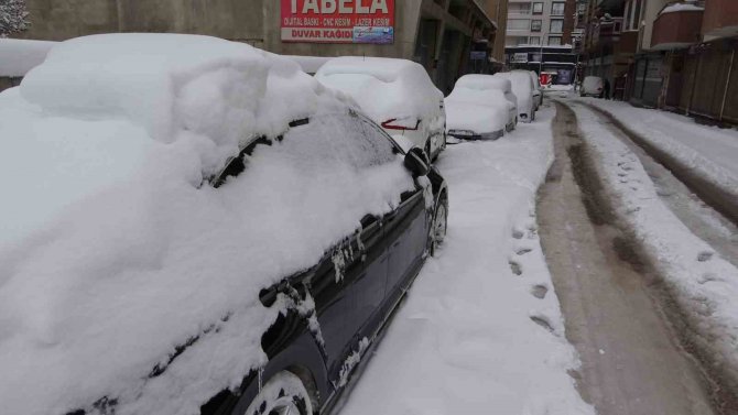 Van’da Kar Sürücülere Zor Anlar Yaşattı