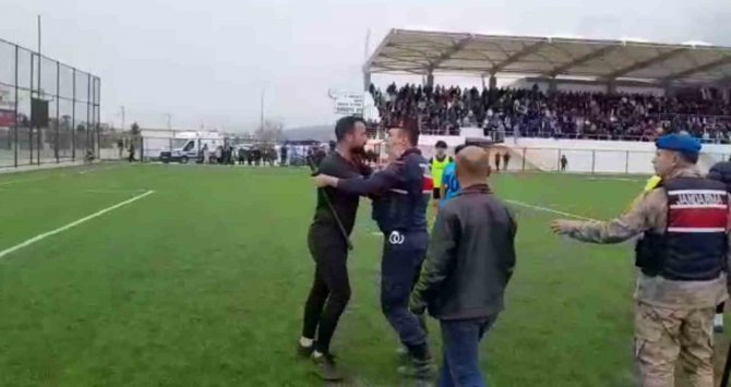 Amatör Lig Maçında Olaylar Çıktı, Jandarma Sahaya İndi