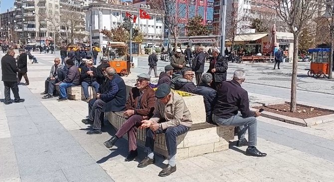 Tarihi Meydan Ramazan Ayında Kırşehirlilerin Toplanma Alanı Oldu