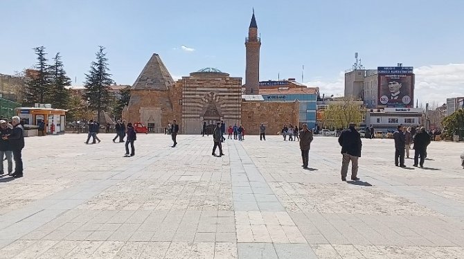 Tarihi Meydan Ramazan Ayında Kırşehirlilerin Toplanma Alanı Oldu