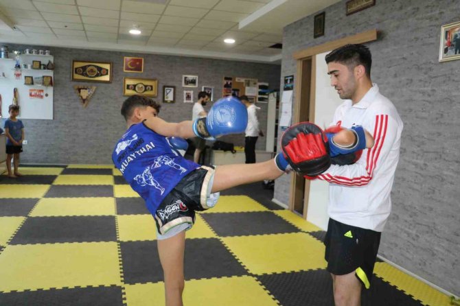 Devran Yanardağ’dan Adım Adım Dünya Şampiyonluğuna