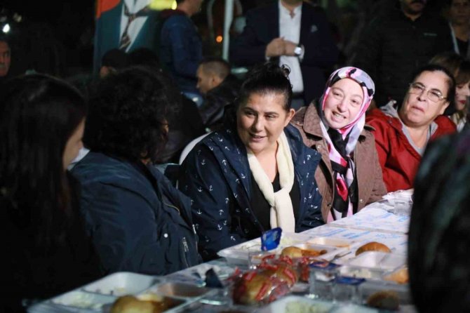 Aydın Büyükşehir’in İftar Programları Devam Ediyor