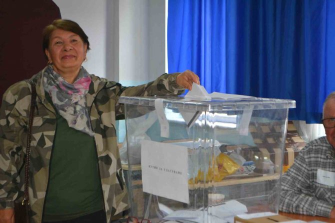 Çifte Vatandaşlar Bulgaristan’daki Seçimler İçin Sandık Başına Gittiler