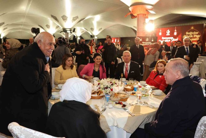 Cumhurbaşkanı Erdoğan: “Oy Pusulasının Bir Yanında Huzur Olacak, Diğer Tarafında Kavga Olacak, Kriz Olacak”