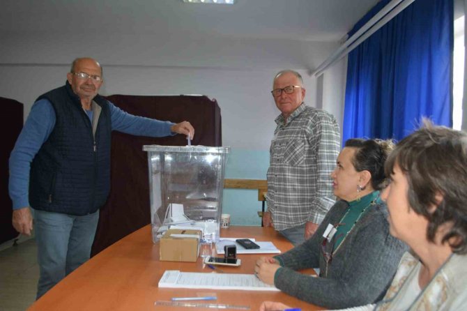 Çifte Vatandaşlar Bulgaristan’daki Seçimler İçin Sandık Başına Gittiler