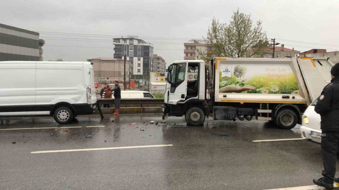 Balıkesir’de Zincirleme Trafik Kazası: 4 Yaralı