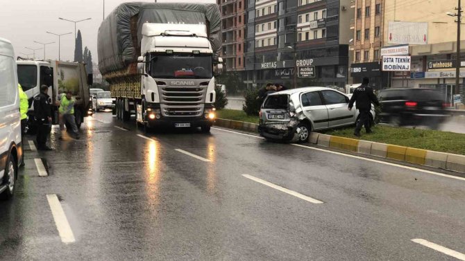 Balıkesir’de Zincirleme Trafik Kazası: 4 Yaralı
