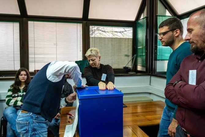 Karadağ’da Halk Cumhurbaşkanlığı Seçiminin İkinci Turunda Sandık Başında