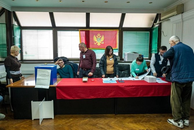 Karadağ’da Halk Cumhurbaşkanlığı Seçiminin İkinci Turunda Sandık Başında