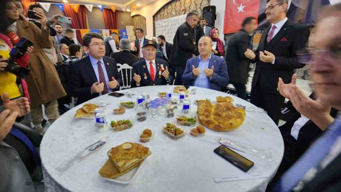 Bakan Çavuşoğlu: "Hem Sahada Güçlüyüz Hem Masada Güçlüyüz"