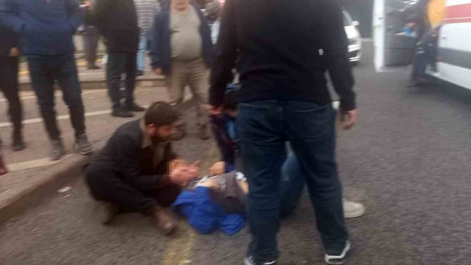 Liseli Gençler Arasında Bıçaklı Kavga: 1 Yaralı