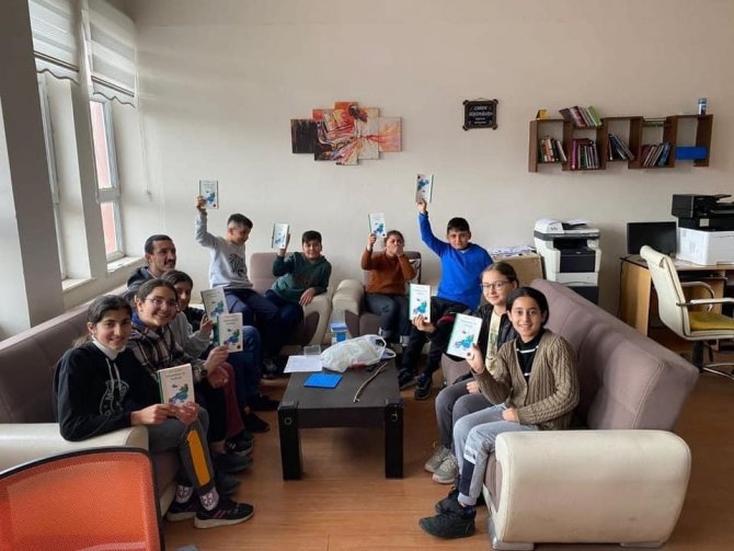 Kozluk’ta Kitap Okuma Seferberliği Vatandaşlar Tarafından İlgiyle Karşılandı