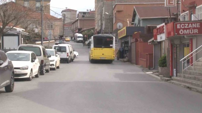 Beykoz’da Vatandaşa İ̇ett Otobüsü Çarptı, Yakını Otomobil İle Kalabalığa Daldı