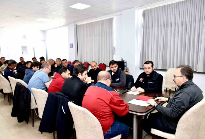 Vali Kızılkaya, Deprem Koordinasyon Toplantısına Katıldı