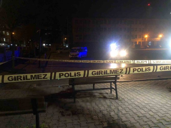 Boğazından Bıçaklanan 15 Yaşındaki Çocuk Hayatını Kaybetti