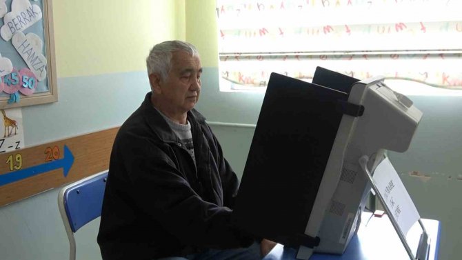 Yalova’daki Çifte Vatandaşlar Bulgaristan Seçimleri İçin Sandık Başında