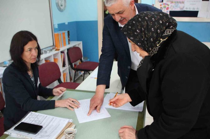 Bilecik’te Çifte Vatandaşlar Bulgaristan Genel Seçimleri İçin Sandığa Gitti