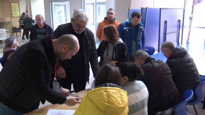 Silivri’de Yaşayan Çifte Vatandaşlar Oylarını Kullanıyor