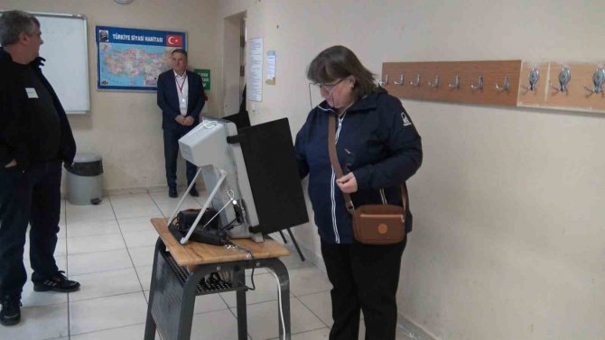 Silivri’de Yaşayan Çifte Vatandaşlar Oylarını Kullanıyor