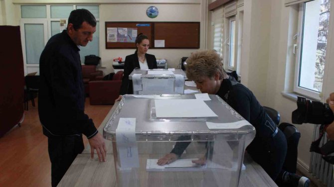 Bulgaristan Seçimleri İçin Türkiye’de Çifte Vatandaşlar Sandık Başında