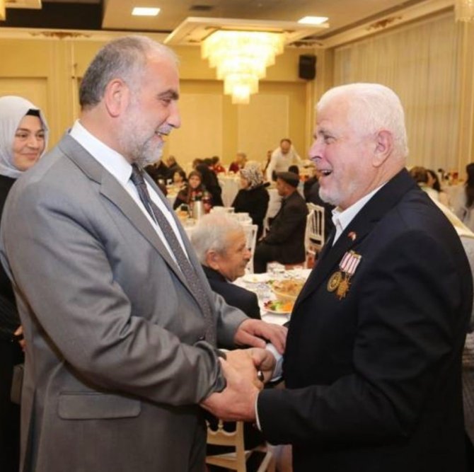 Başkan Sandıkçı: “Huzurlu Ve Özgür Bir Şekilde Yaşıyorsak Bunu Aziz Şehitlerimize Ve Kahraman Gazilerimize Borçluyuz”