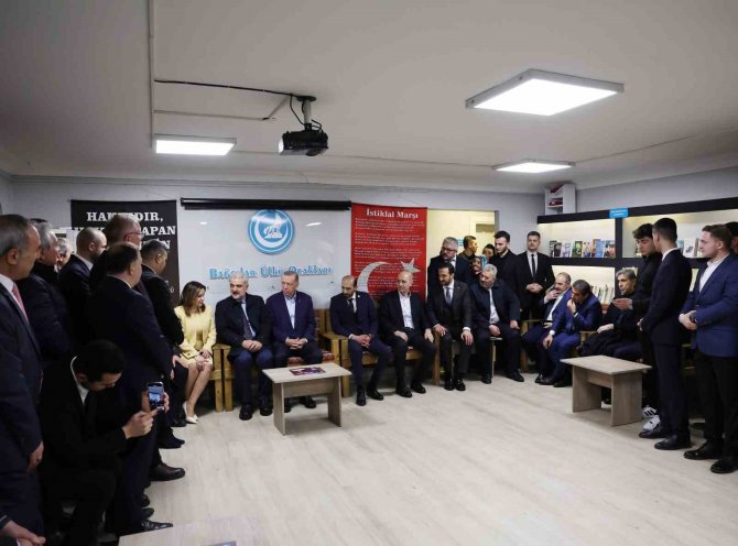 Cumhurbaşkanı Recep Tayyip Erdoğan, Bağcılar Ülkü Ocakları’nı Ziyaret Etti
