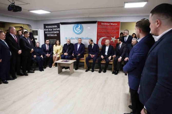 Cumhurbaşkanı Recep Tayyip Erdoğan, Bağcılar Ülkü Ocakları’nı Ziyaret Etti