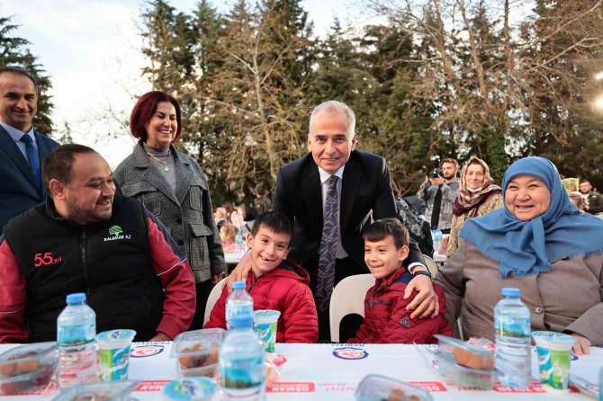 Denizlililer, Büyükşehirin Mahalle İftarlarında Buluşuyor