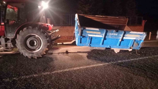 Elazığ’da Römorka Çarpan Otomobil Hurdaya Döndü: 2 Yaralı