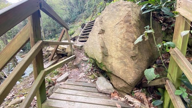 Şehre Beş Kilometre Mesafedeki Tabiat Anıtı İlgi Görüyor