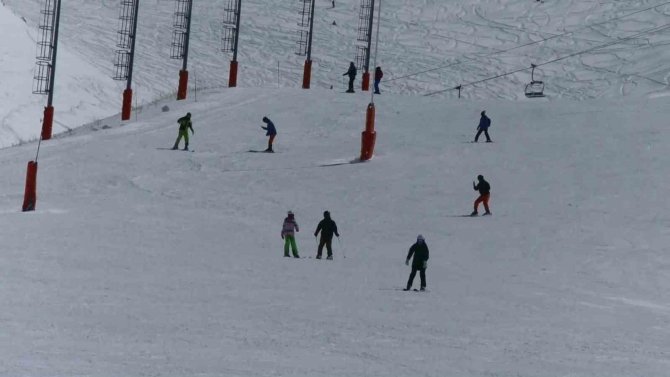 Palandöken’de Hafta Sonu Kayak Coşkusu