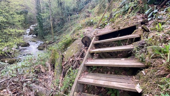Şehre Beş Kilometre Mesafedeki Tabiat Anıtı İlgi Görüyor