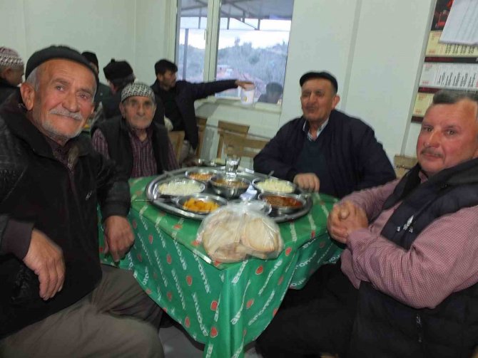 Balıkesir’de Toplu İftar Geleneği Devam Ediyor