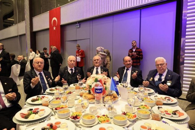 Ekrem İ̇mamoğlu, Şehit Yakınları Ve Gazilerle İftarda Bir Araya Geldi