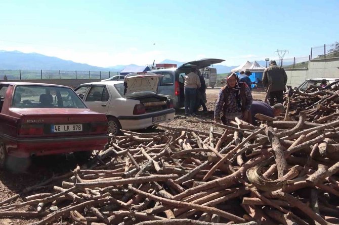 Kahramanmaraş’ta Demremzedelere Günlük 500 Ton Odun Desteği