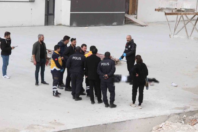 Sahurda Evinden Ayrılan Genç, 11 Katlı Bina İnşaatında Ölü Bulundu