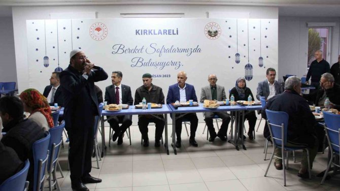 Bakan Kirişci, Depremzedeler İle İftarda Buluştu