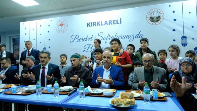 Bakan Kirişci, Depremzedeler İle İftarda Buluştu