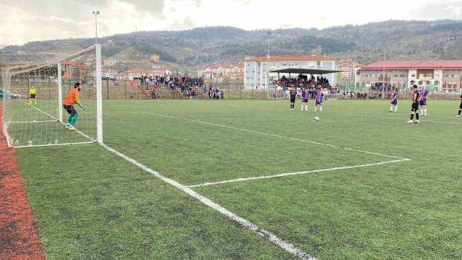 Kırmızı Kartların Havada Uçuştuğu Maçta Kazanan Olmadı