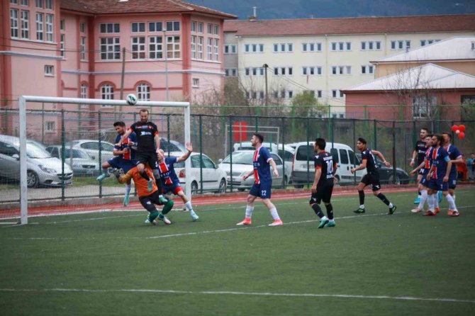 Kırmızı Kartların Havada Uçuştuğu Maçta Kazanan Olmadı