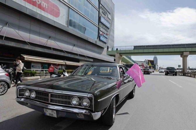 Klasik Otomobil Tutkunları Kanserde Erken Teşhise Dikkat Çekmek İçin Yola Çıktı