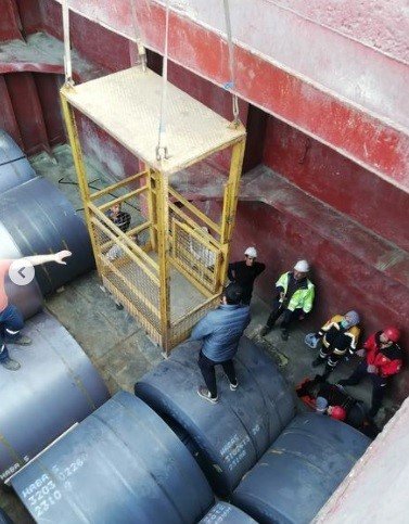Limanda İş Kazası Geçiren İşçiyi İtfaiye Erleri Çıkardı