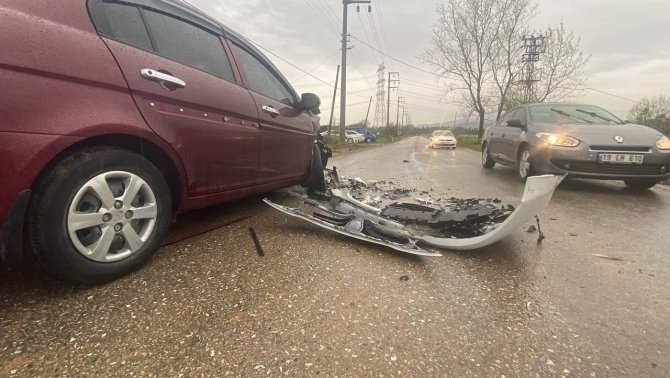 Keskin Virajda Kafa Kafaya Çarpıştılar: 5 Yaralı