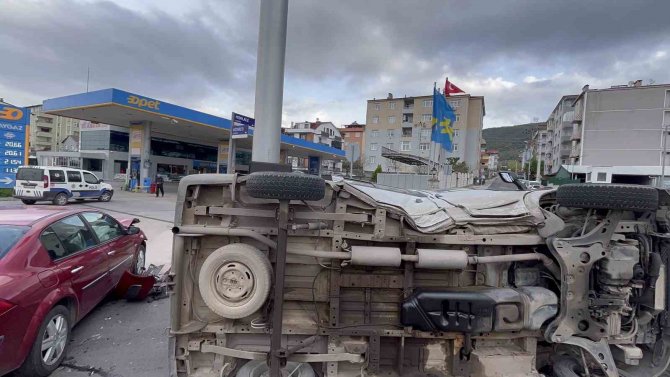 Otomobil İle Çarpışan Minibüs Yan Yattı: 1 Yaralı