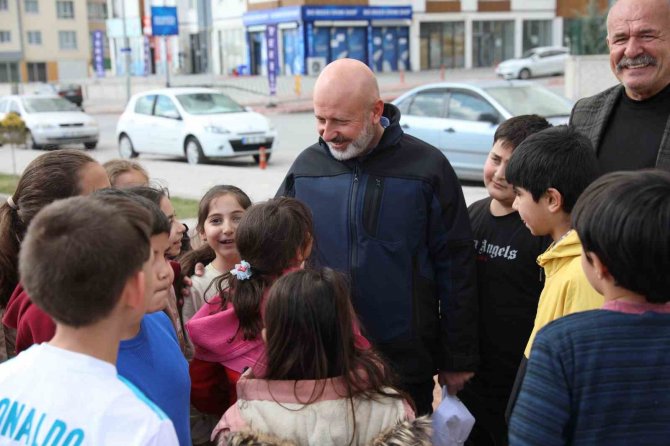 Başkan Çolakbayrakdar’ın Çocuk Sevgisi