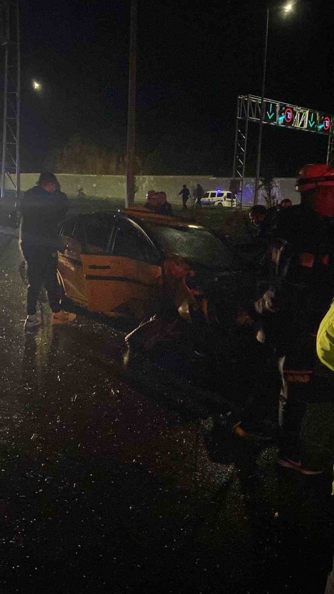 Kontrolden Çıkan Ticari Taksi Araç Takla Attı: 1 Ölü, 2 Yaralı