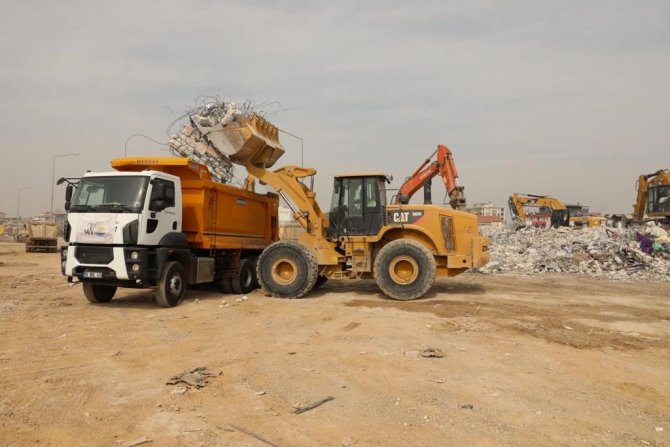 Van Ekibi, Malatya’da 7 Bin 300 Kamyon Hafriyat Taşıdı