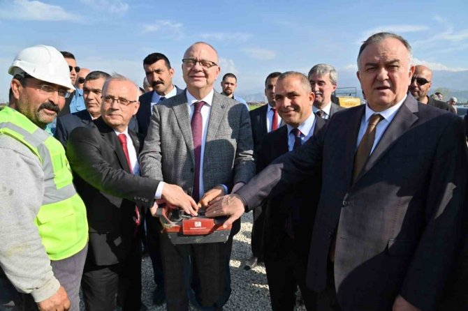 Salihli Yılmaz Köprüsünde Çalışmalar Hızla İlerliyor