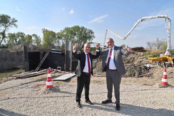 Salihli Yılmaz Köprüsünde Çalışmalar Hızla İlerliyor