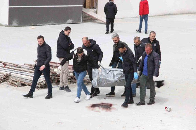 Sahurda Evinden Ayrılan Genç, 11 Katlı Bina İnşaatında Ölü Bulundu